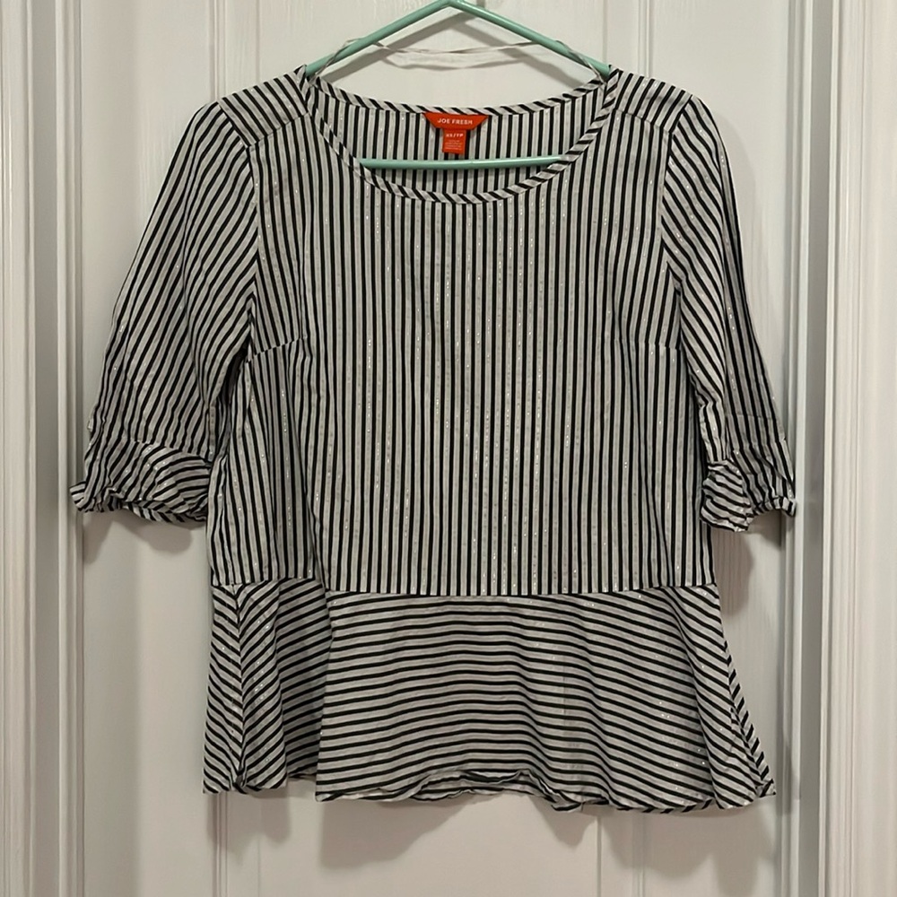✨ Striped shirt with sparkly thread